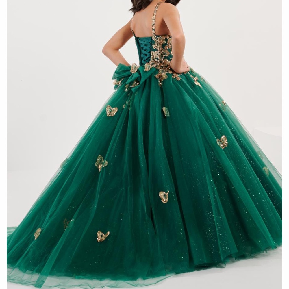 Formal emerald green and gold dress size 8 in girls. Only worn once.